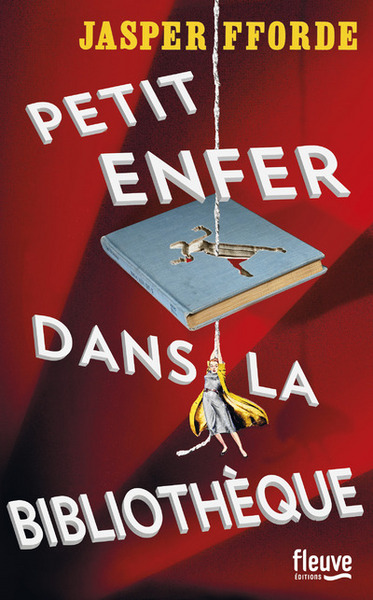 PETIT ENFER DANS LA BIBLIOTHEQUE