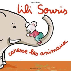 LILI SOURIS CARESSE LES ANIMAUX