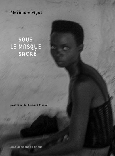 SOUS LE MASQUE SACRE