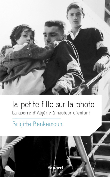PETITE FILLE SUR LA PHOTO