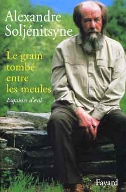 GRAIN TOMBE ENTRE LES MEULES