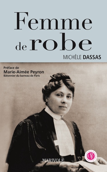 FEMME DE ROBE