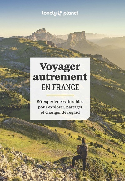 VOYAGER AUTREMENT EN FRANCE - 50 EXPERIENCES DURABLES POUR EXPLORER, PARTAGER ET CHANGER DE REGARD
