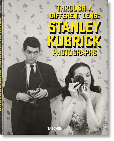 STANLEY KUBRICK PHOTOGRAPHS. THROUGH A DIFFERENT LENS - EDITION MULTILINGUE