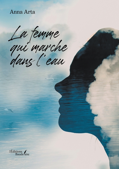 FEMME QUI MARCHE DANS L´EAU