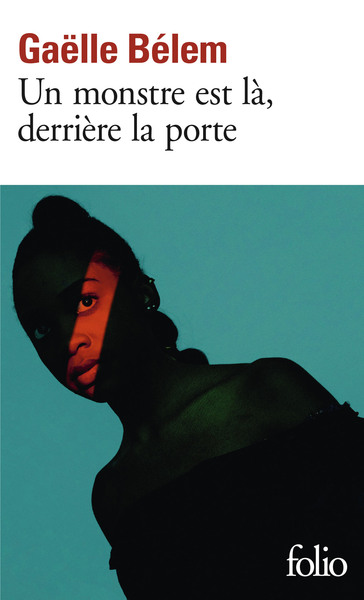 MONSTRE EST LA, DERRIERE LA PORTE