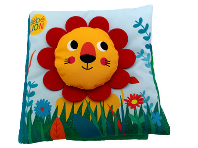 BEBE LION - LIVRE TISSU - BEBE LION S´ AMUSE TOUTE LA JOURNEE AVANT D´ALLER FAIRE UN GROS DODO !