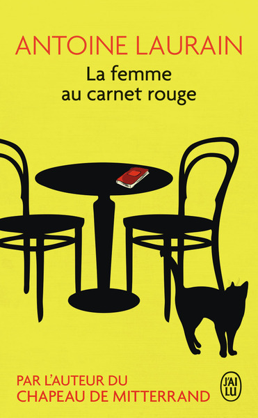 FEMME AU CARNET ROUGE